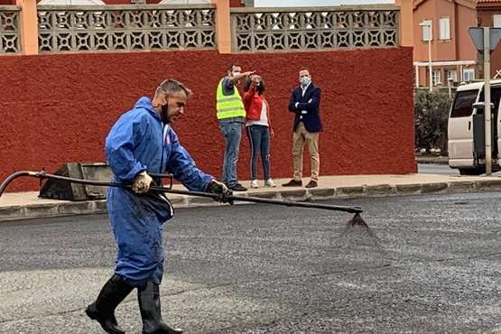  Hoya Pozuelo recibe con alegría los trabajos de reasfaltado de sus calles/TA.